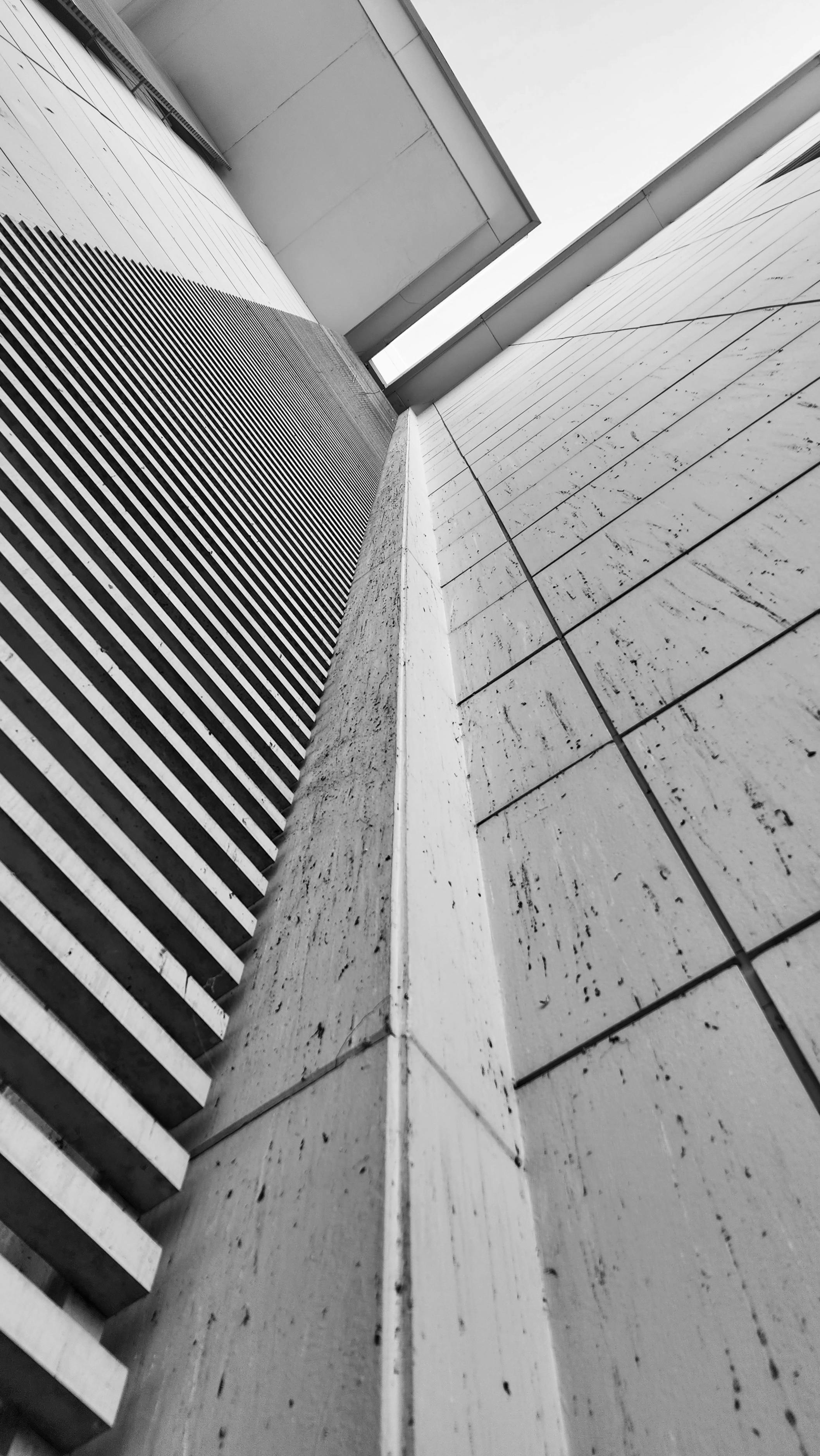 Modulación real de fachada ventilada — formatos, juntas y líneas de control