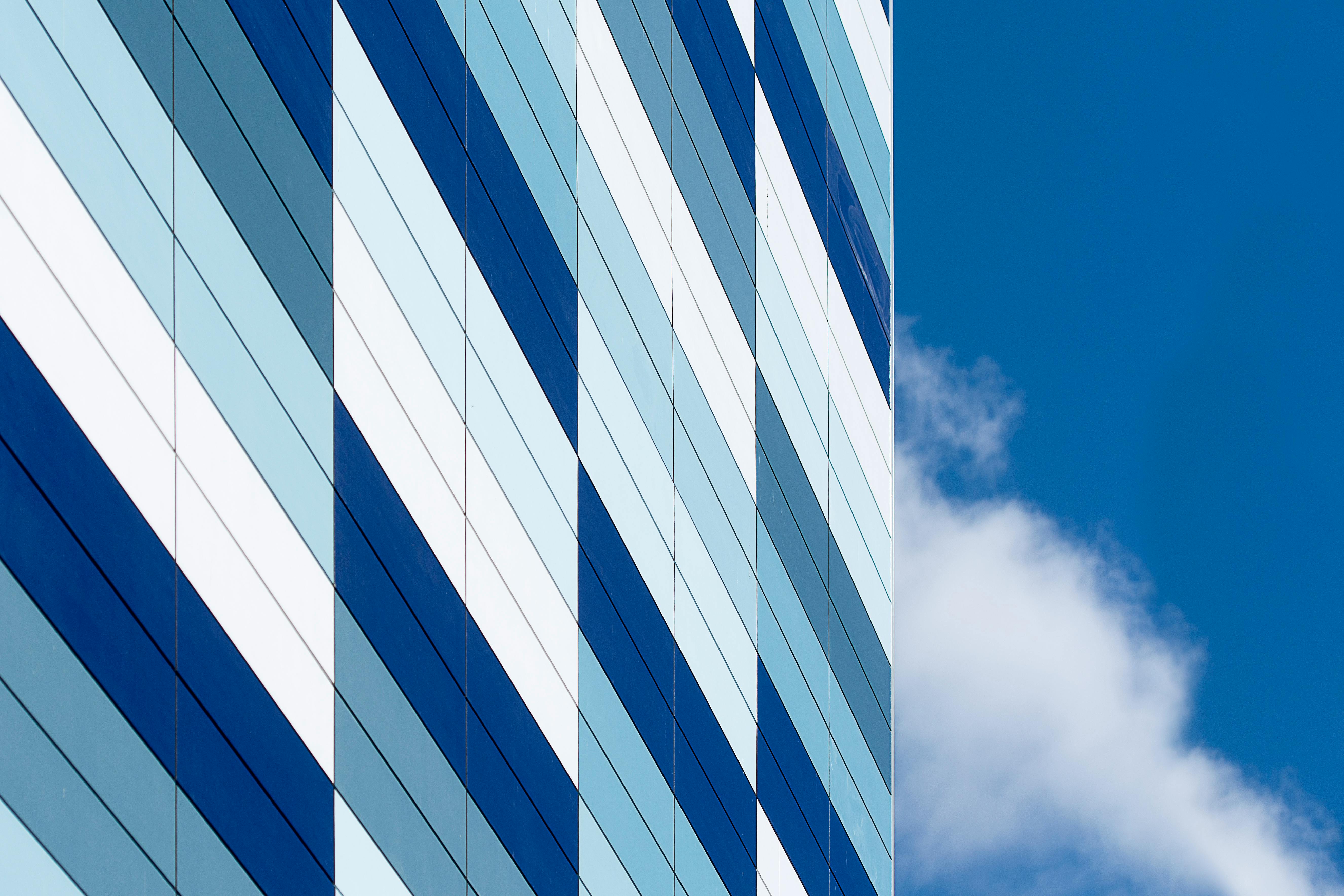 Encuentro de cantos y juntas en fachada ventilada